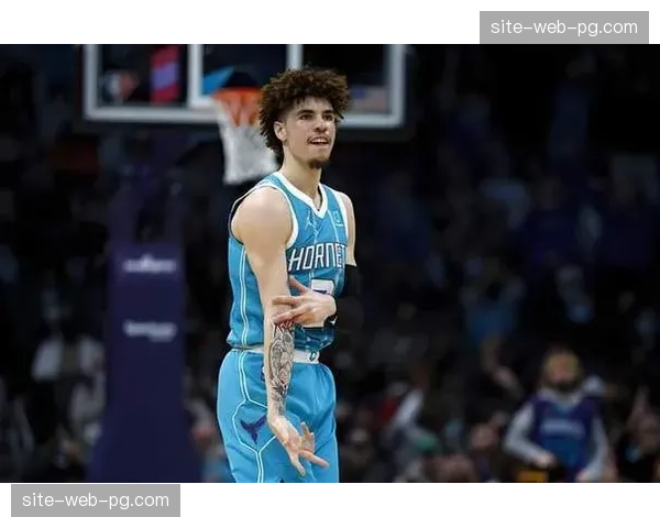 三球鲍尔助攻率42.7%排名第三 健康回归带动黄蜂进攻